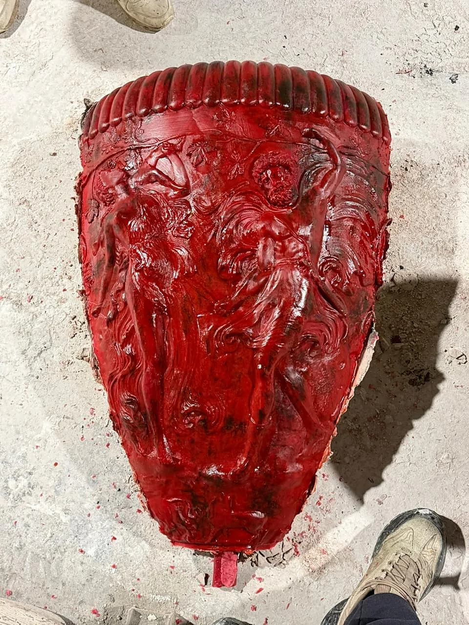 Red wax pattern carrying the relief, drawn from the mould